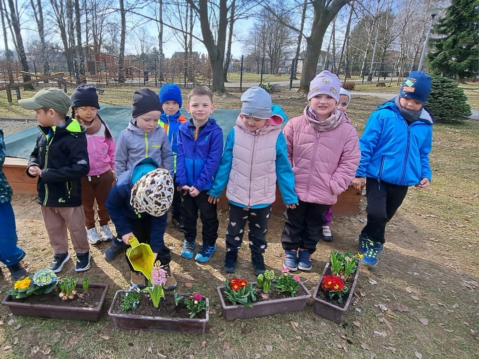 Malí zahradníci - sázíme kytičky na III.třídě