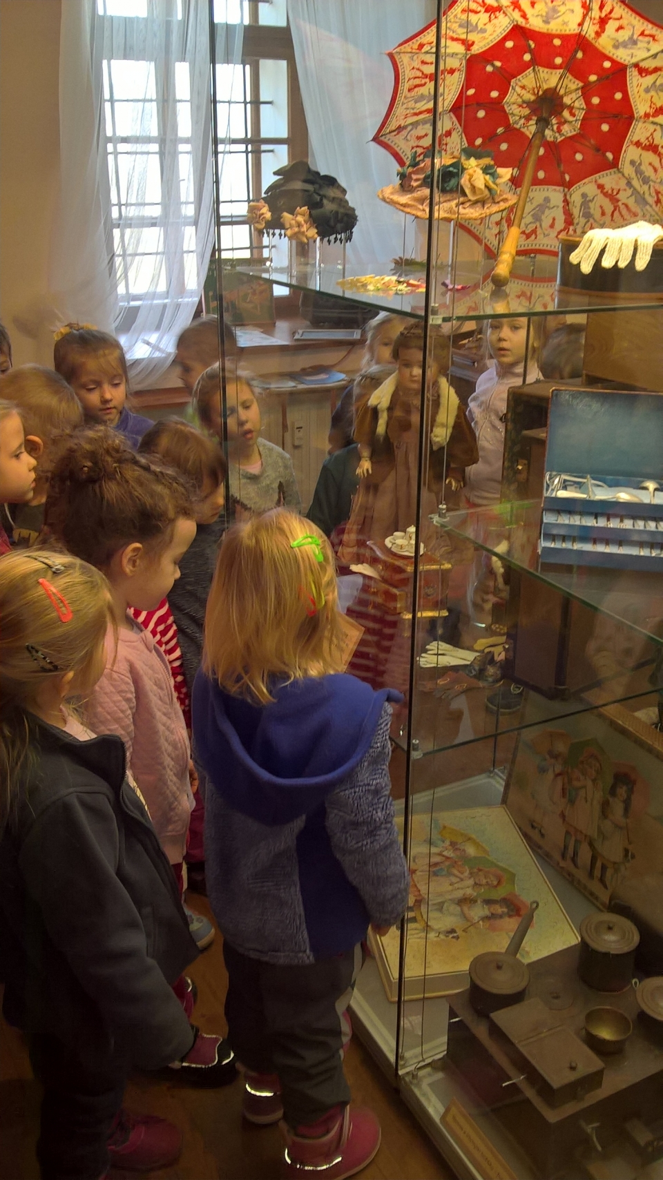Děti z II. třídy byly na výstavě v muzeu...