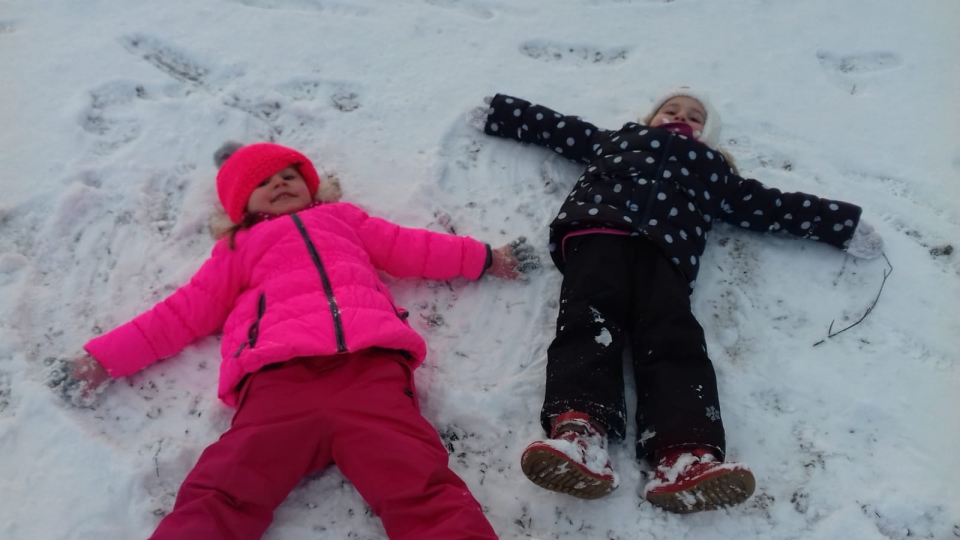 Hry ve sněhu-děti z I. a II.třídy