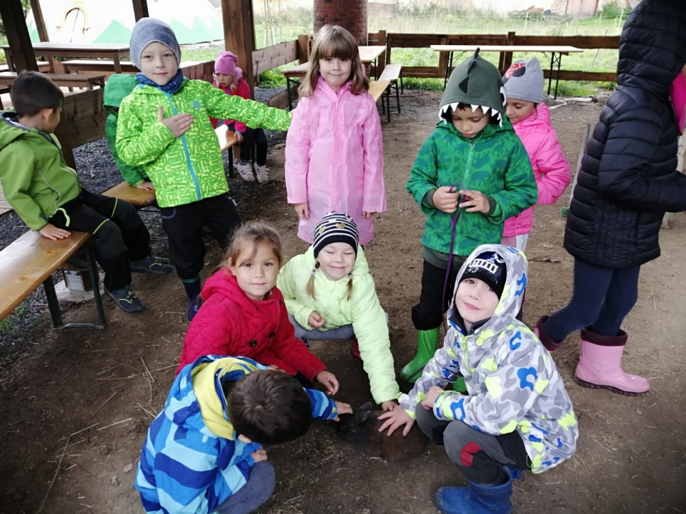 Na Jarošově statku-IV. a VI. třída