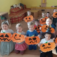 Halloween  ve IV. třídě s cukrovím od šikovných maminek